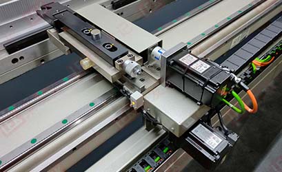 X(A)轴伺服后挡指